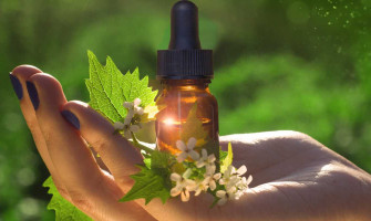 Exploring the Therapeutic Benefits and Uses of Aroma Oils in Modern Wellness Practices